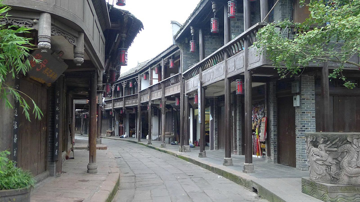 成都到凤凰古城多少公里