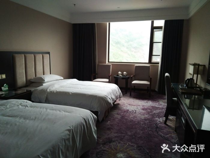 荥经鸽子花大酒店