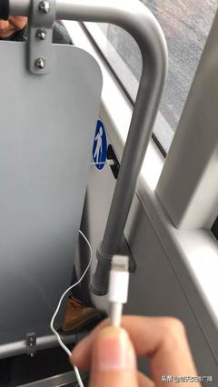 高铁都有充电的吗