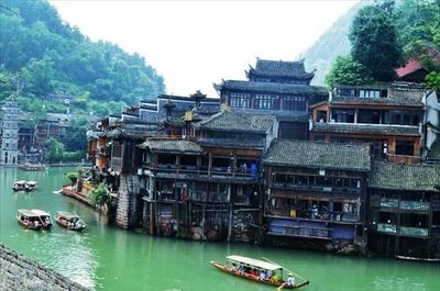 凤凰古城火车