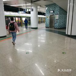 六里桥东地铁站