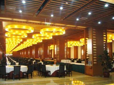附近吃饭的酒店