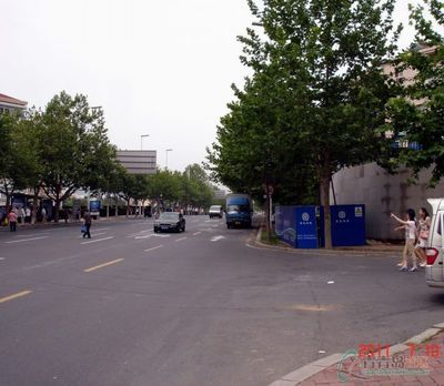 高雄路地铁站