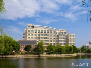 艳阳天连锁酒店