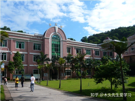 广州外语艺术学院