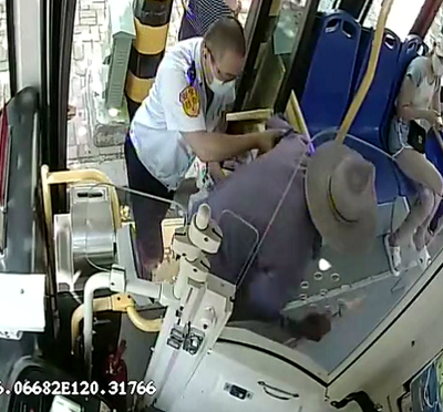 青岛228路公交车