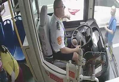青岛228路公交车