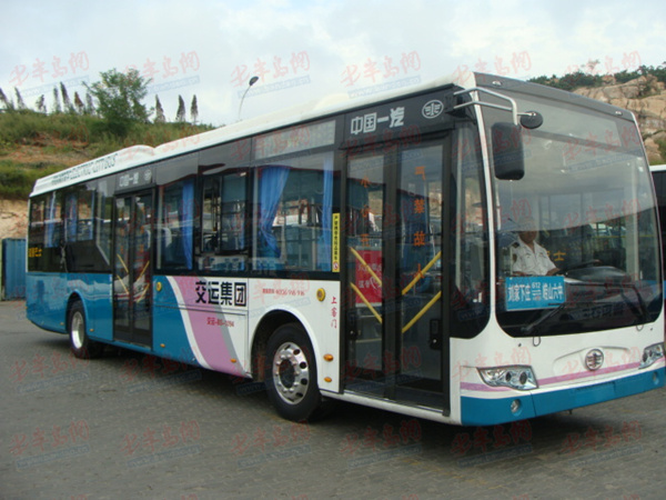青岛228路公交车