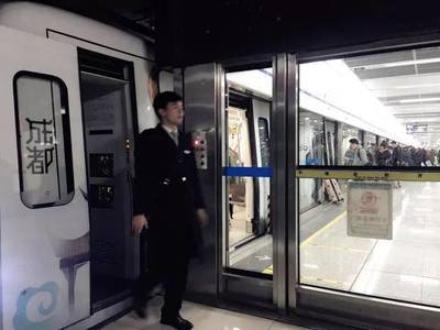 坐地铁去机场