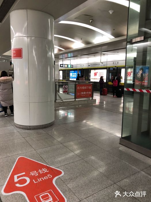 天津靖江路地铁站