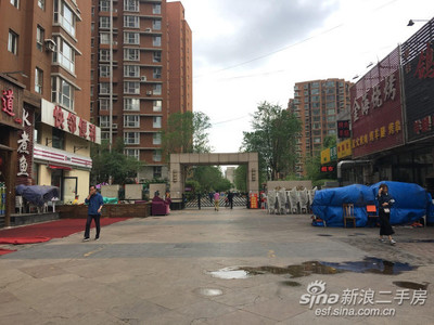启工街地铁口