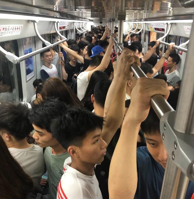 拥挤的地铁