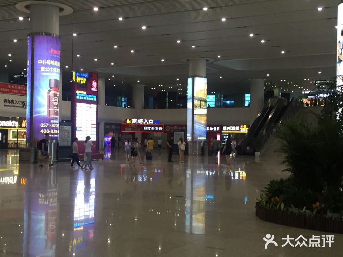 杭州东站附近的商场