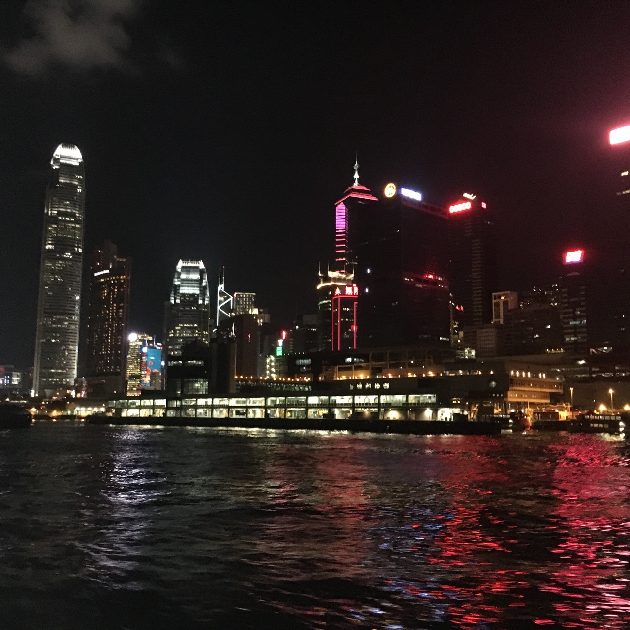 香港好玩还是上海好玩