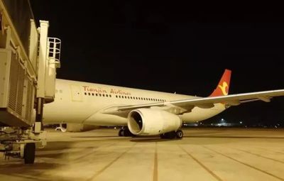 半夜下飞机机场让呆吗