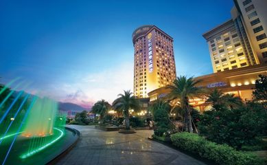 宝丽来酒店
