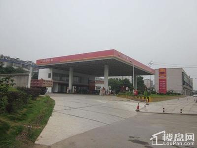 加油站附近
