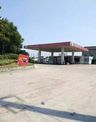 加油站附近