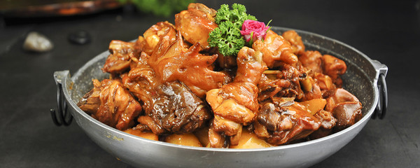 地锅鸡是哪里的菜