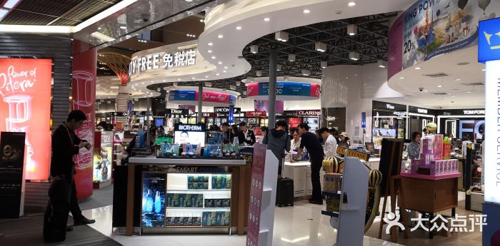 廊曼机场有免税店吗