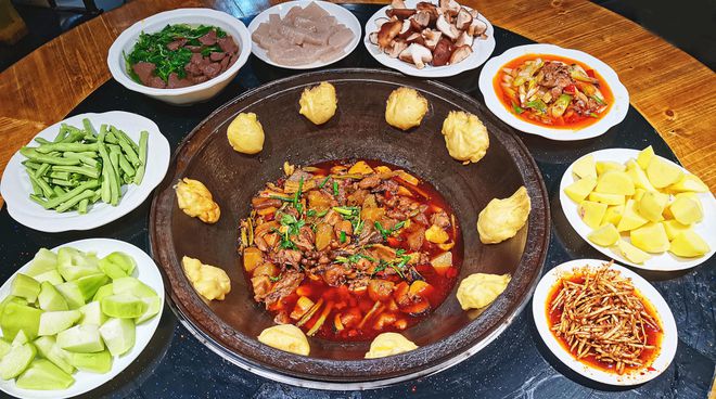 地锅鸡是哪里的菜