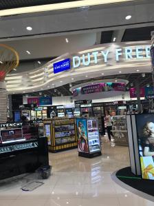 廊曼机场有免税店吗
