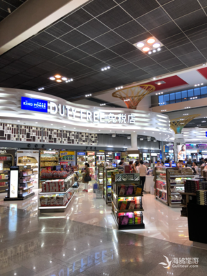 廊曼机场有免税店吗