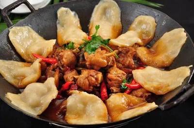 地锅鸡是哪里的菜