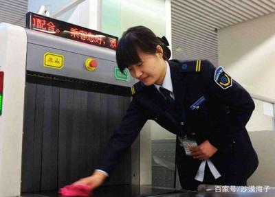 上海地铁安检员