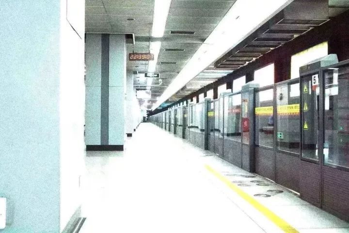 地铁最晚一班是几点