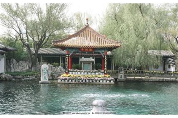 豹突泉在济南什么地方