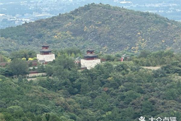 北京西山公园和香山